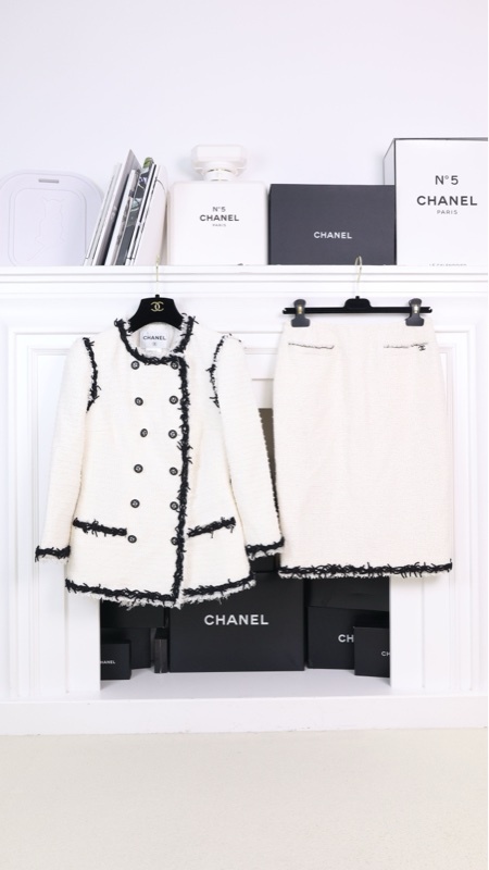 Chanel 09年春夏系列秀款黑白流苏滚边圆领两口袋外套半裙套装FR38 24/5