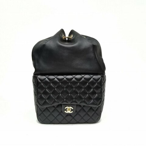 CHANEL 黑色羊皮21開金扣抽繩外側口蓋雙肩包肩背包