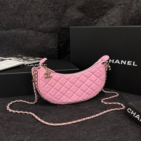 香奈兒/Chanel 23P粉色金扣羊皮大號月牙包