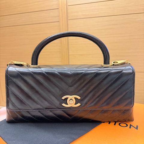 香奈兒Chanel coco handle 油臘牛皮蜥蜴提把（這品相我最便宜）