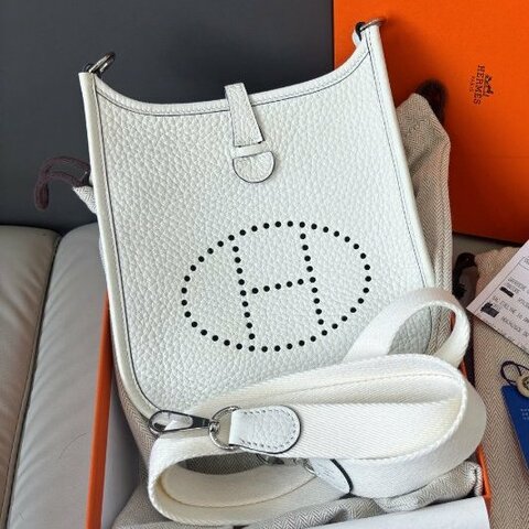 近新品 愛馬仕Hermes Evelyne Mini 白色銀扣肩背斜背包
