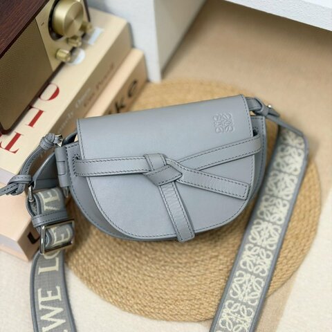 （激甜！錯過可惜🩶）🏷Loewe 羅意威．Mini Gate Dual 珍珠灰