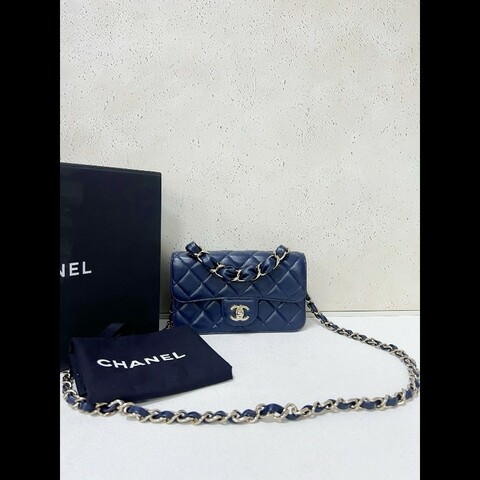 Chanel classic flap mini