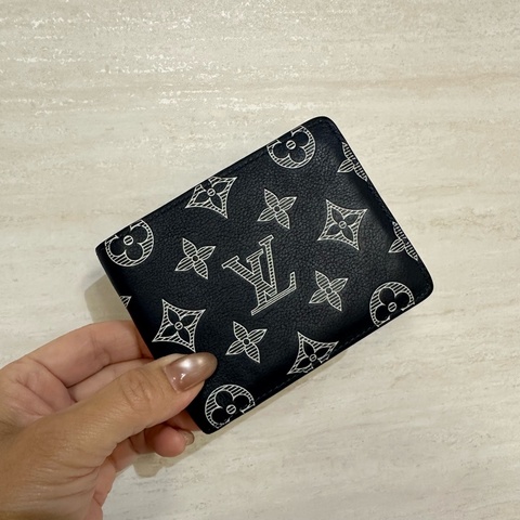 LV 藍色牛皮白壓紋Multiple交叉5卡對開短夾M83379