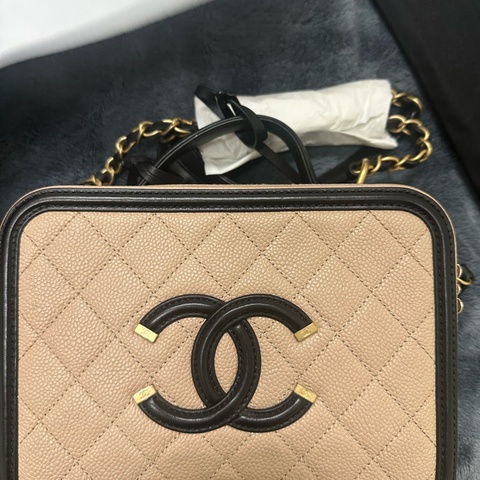 經典優雅 Chanel Filigree Vanity Case 荔枝皮化妝包/手提肩背包（附保卡、防塵袋）