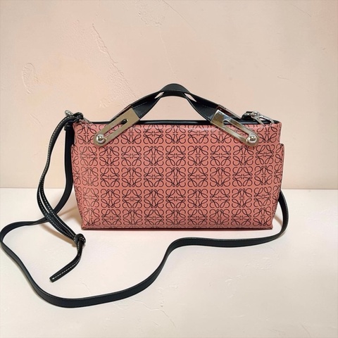 莉亞精品♡ Loewe 雙面斜背包 粉x黑 二手美包