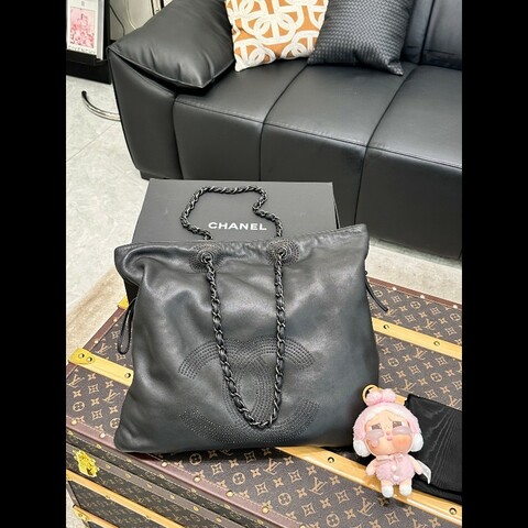 Chanel香奈兒黑銀羊皮Tote包，So Black全黑五金