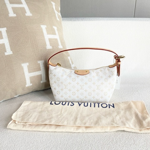 🌷新款芯片款！Louis Vuitton LV Hills Pochette 帆布飯盒包 沙丘色