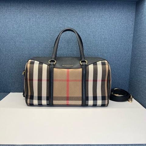 Burberry巴寶莉格紋枕頭包，97新