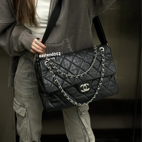 Chanel • 經典黑銀寬肩帶荔枝牛皮機場包 Maxi 井柏然同款