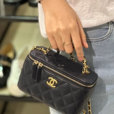 💎Chanel香奈兒｜深藍色化妝盒 新款鐳射｜99新