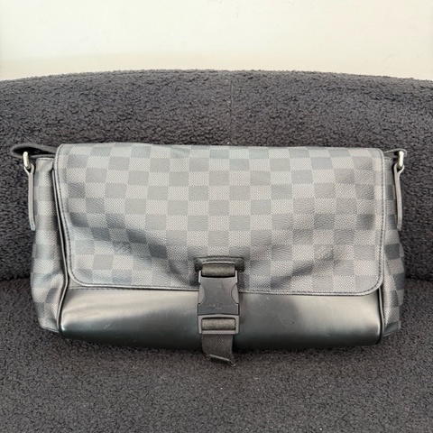Louis Vuitton 路易威登 黑棋盤格翻蓋郵差包