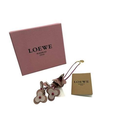 【美收精品】LOEWE 淺粉色真皮花卉包包掛飾 C-754【隔月月中將轉賣至日本 上架期限30天】