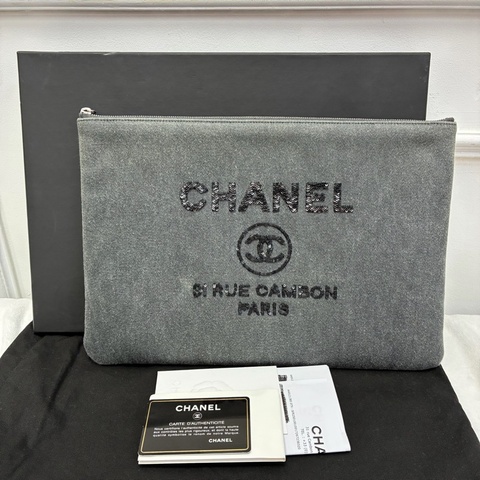 Chanel珠片手拿包