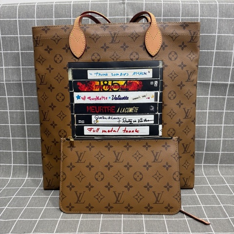 Louis Vuitton 路易威登 焦糖色20SS Carry it 塗鴉錄像帶 子母包 底長35cm  芯片款