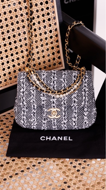 Chanel 24P黑白条纹粗花呢珍珠皮穿链cf方胖子单肩包
