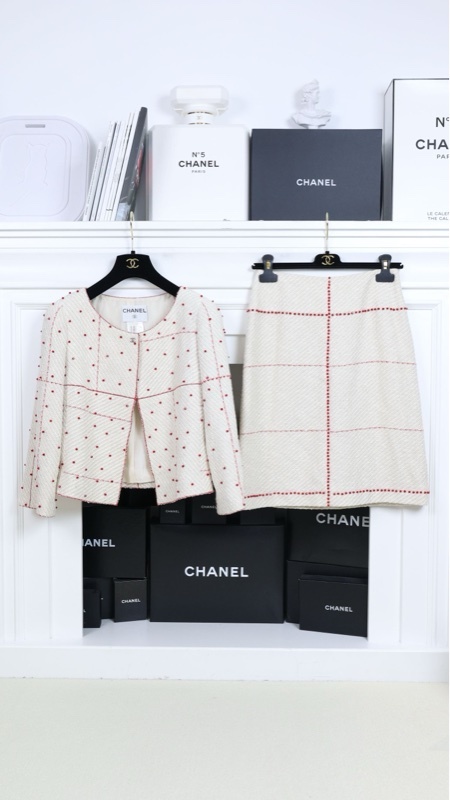 Chanel 00年米色红宝石圆领外套半裙套装FR38 23/11