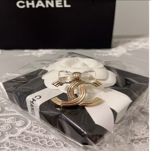 CHANEL 香奈兒 雙C蝴蝶結胸針、別針｜金色LOGO＋透明蝴蝶結｜全新全配附購證