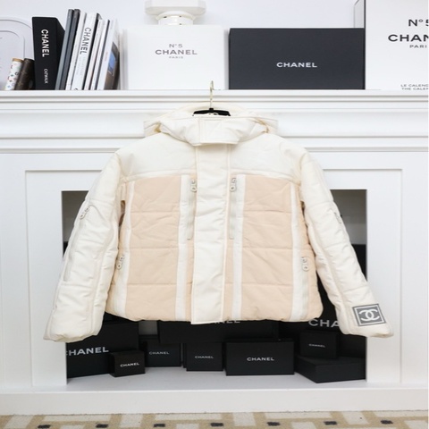 Chanel 01年秋冬秀款运动方标系列粉白色棉服