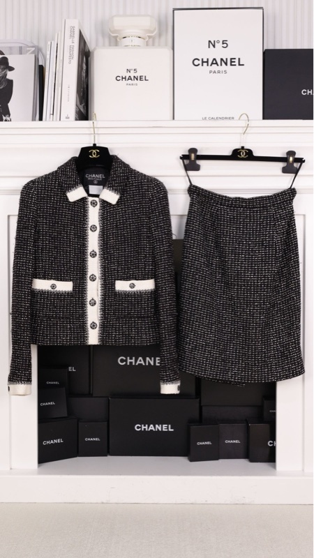 Chanel 96年蓝色粗花呢白色滚边外套半裙套装