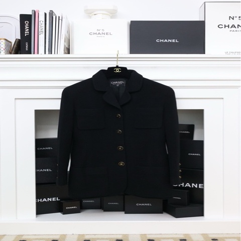 Chanel黑金扣四口袋翻领长外套