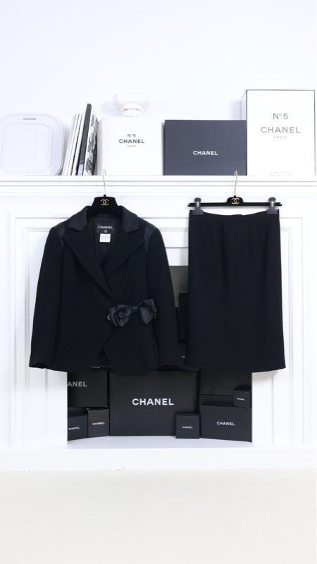 Chanel 2008年黑色毛呢蝴蝶结上衣半裙套装
