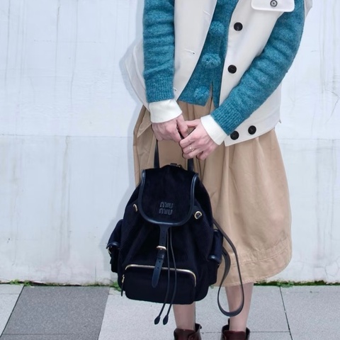 Miumiu  全新New⭐️後背包 雙肩包 絲絨燈芯絨