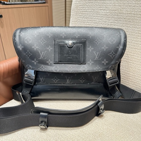 Louis Vuitton路易威登  黑武士郵差包 33.0x 22.5x 11.0 c