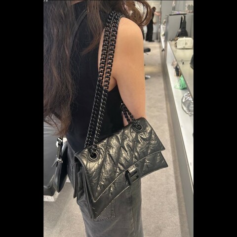 Balenciaga巴黎世家小号沙漏包黑色鏈條包 啞光黑扣經典皺褶軟皮