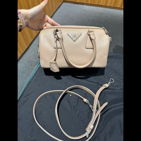Prada/普拉達米色波士頓手提包 底長25左右