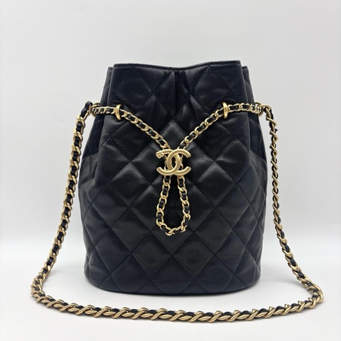 Chanel 香奈兒 黑金荔枝皮抽繩水桶包  芯片款 尺寸：21*25*14 金屬鏈條肩帶配雙C標誌