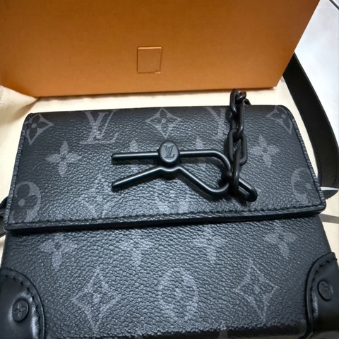 Lv 黑老花 Steamer M81783