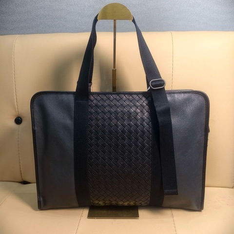 Bottega veneta 葆蝶家經典款公文包 黑灰色搭配
