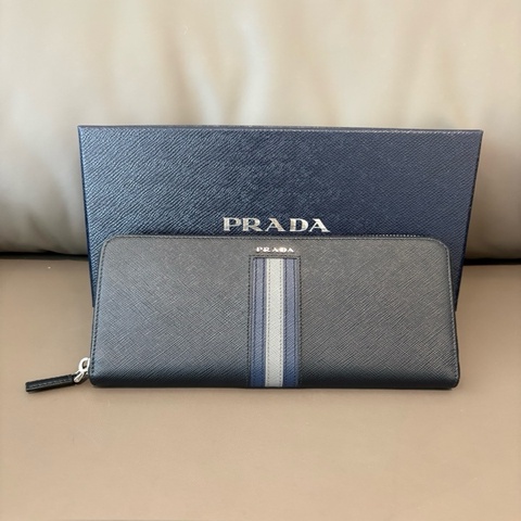 prada 普拉達 長款拉鍊錢包 黑色款經典條紋設計