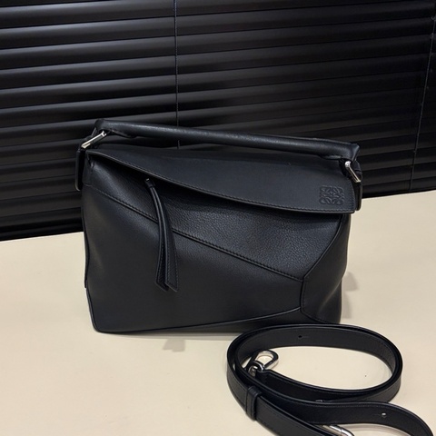 羅意威/Loewe Puzzle 手袋小號 幾個包手提包斜挎包 黑色柔軟粒面牛皮革 銀扣