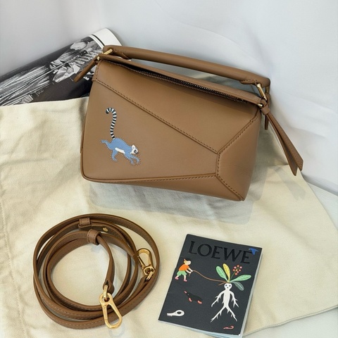 羅意威/Loewe Puzzle Mini 狐猴限定款 焦糖手提包斜挎包 金扣