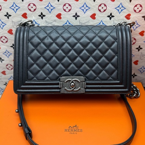 Chanel/香奈兒 Leboy中號 黑銀牛皮