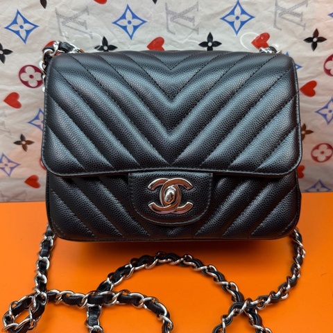CHANEL香奈兒荔枝牛皮方胖子黑銀 V紋