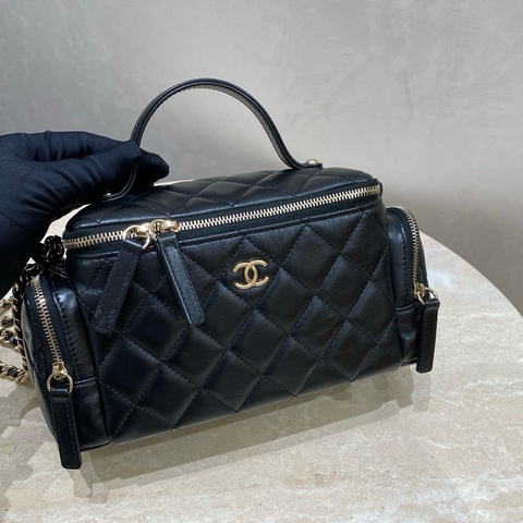 Chanel/香奈兒 24K芯片款黑色羊皮淺金扣相機包手提包斜挎方盒子包鏈條包，