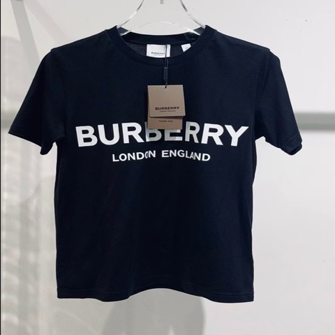 【有見過黑色的Burberry T恤嗎？🖤男女通用款✨很潮很cool😎】Burberry黑色短袖T恤 XS碼