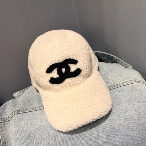 超難買！Chanel 香奈兒 25B 泰迪羊毛 棒球帽 白杏色