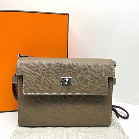 Hermes愛馬仕  Kelly to go 大象灰銀扣 Togo牛皮 Y刻 尺寸：20×11cm。