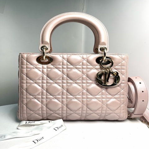 Dior 迪奧  戴妃五格 珠光粉色羊皮金扣  尺寸：底長24釐米。