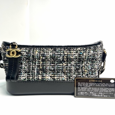 香奈兒chanel  系列：流浪 Gabrielle 小號 黑綠藍毛呢拼皮 有卡27開 尺寸：15*20*8