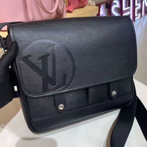 Louis Vuitton 路易威登 水波紋牛皮黑色斜挎包，尺寸29*22