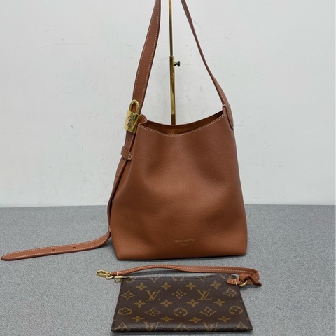 Louis Vuitton 路易威登 low key hobo芯片 底長24。