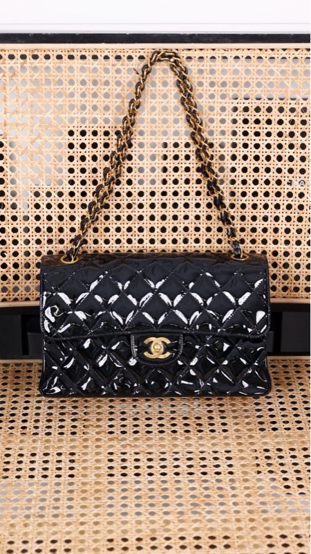 Chanel 4开黑金漆皮书包扣双子星cf中号单肩包