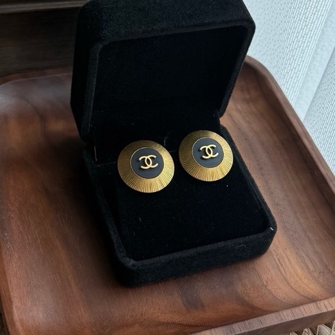 Chanel香奈兒中古黑金圓形雙C耳夾