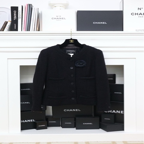 Chanel01年早秋系列山茶花圆领四口袋外套