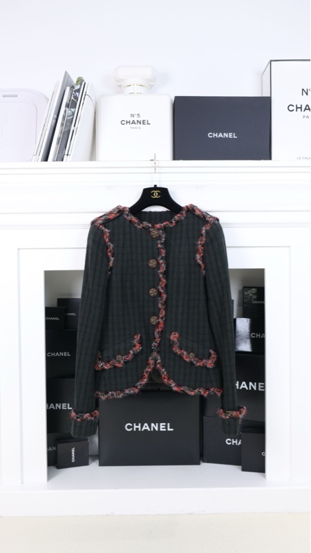 Chanel 13年爱丁堡系列秀款绿色格纹红线滚边琉璃扣两口袋外套
